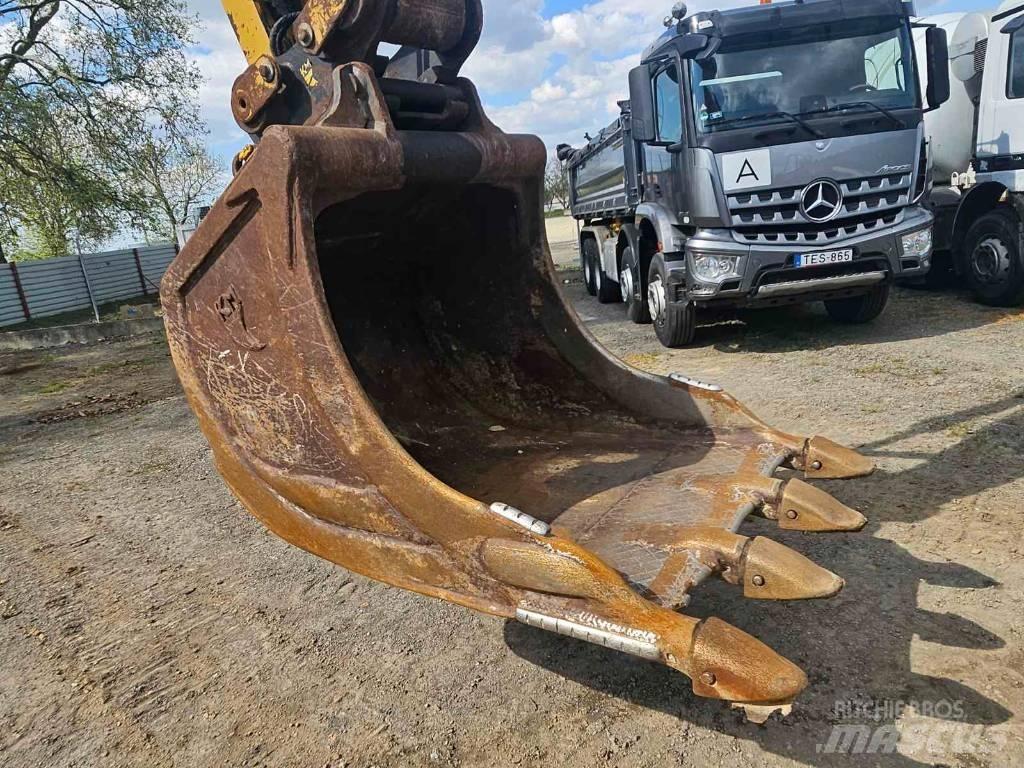 CAT 326 F L حفارات زحافة