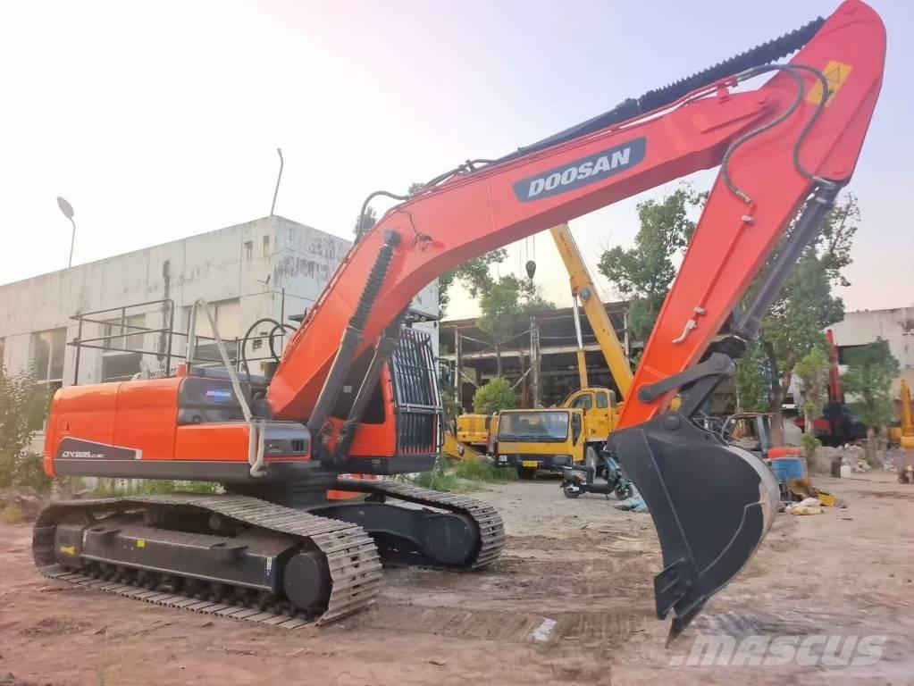 Doosan DX 225 LC حفارات زحافة
