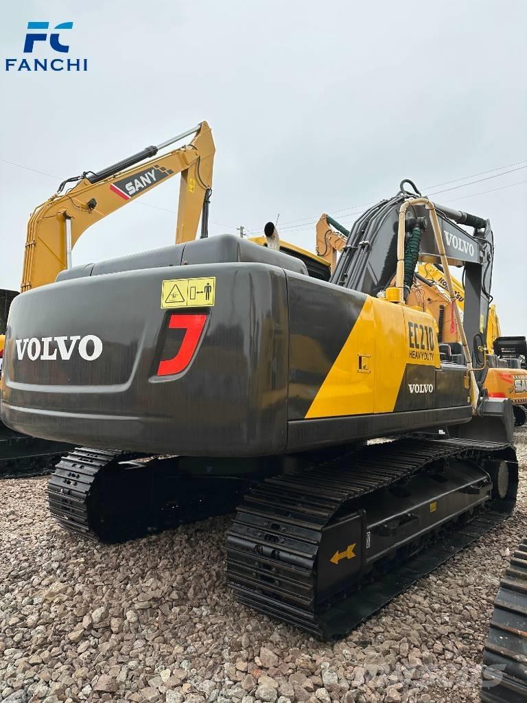 Volvo 210 حفارات زحافة