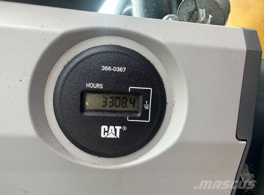 CAT 313 F L حفارات زحافة