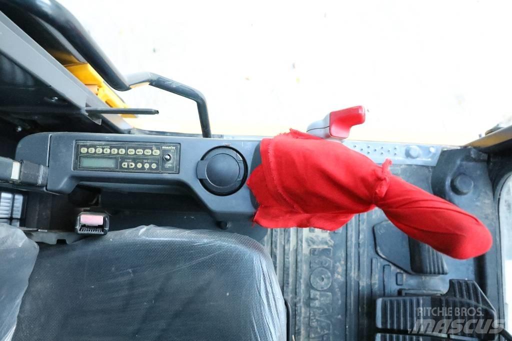 Komatsu PC 210 LC-8 حفارات زحافة
