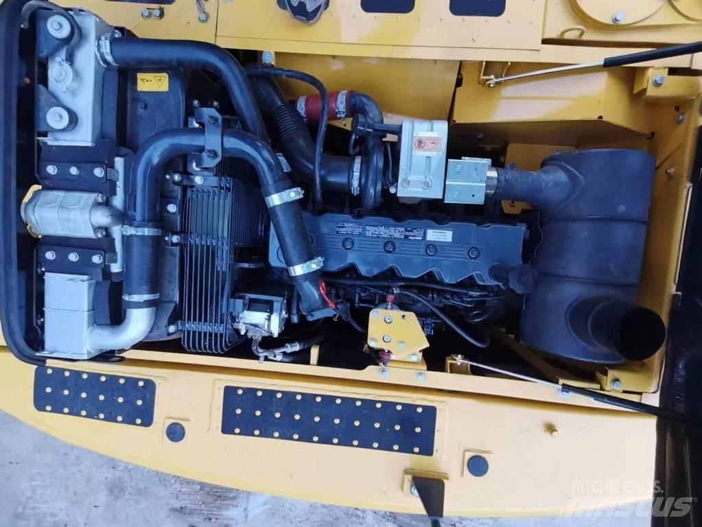 Komatsu PC 210 LC-8 حفارات زحافة