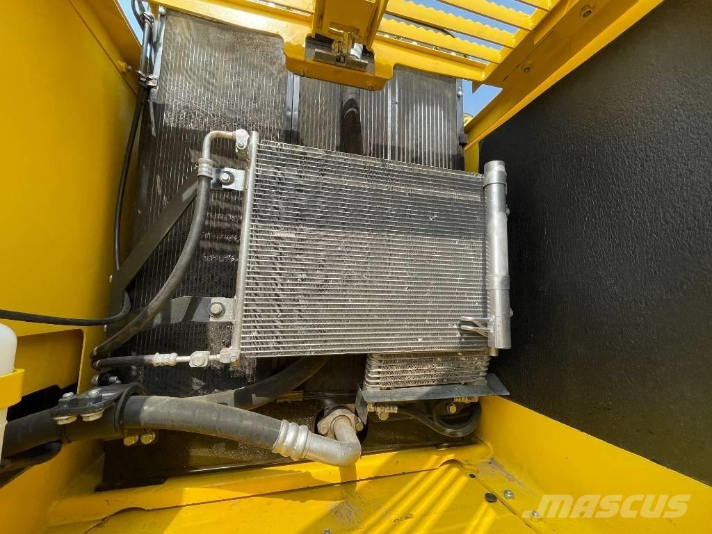 Komatsu PC 220 حفارات زحافة