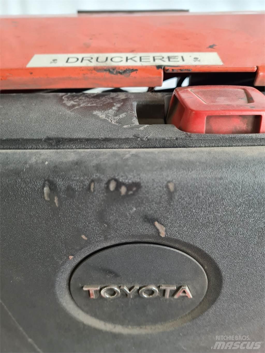 Toyota LWE 250 معدات الرفع منخفض المستوى