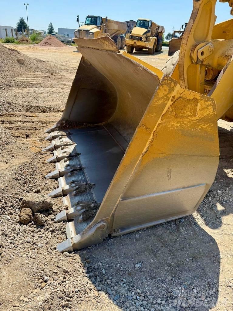 CAT 966 G لوادر بعجل