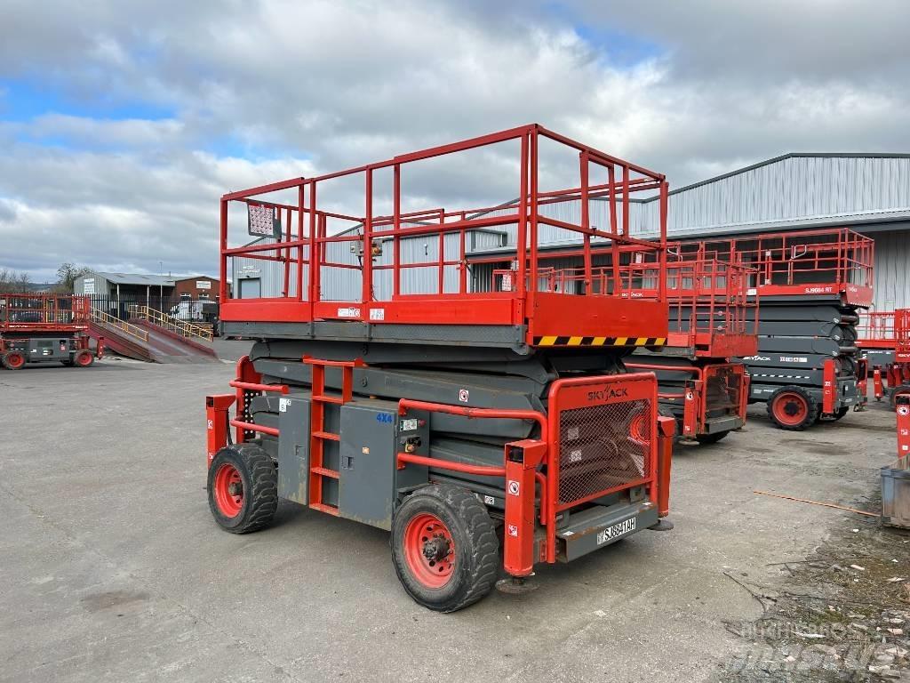 SkyJack SJ 8841 RT رافعات مقصية الشكل