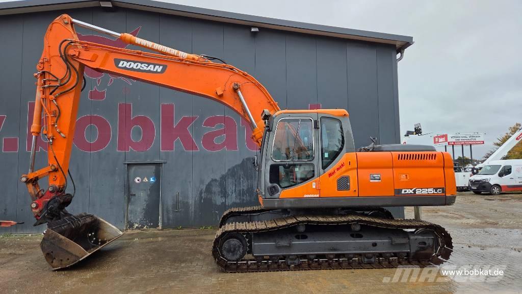 Doosan DX 225 LC حفارات زحافة