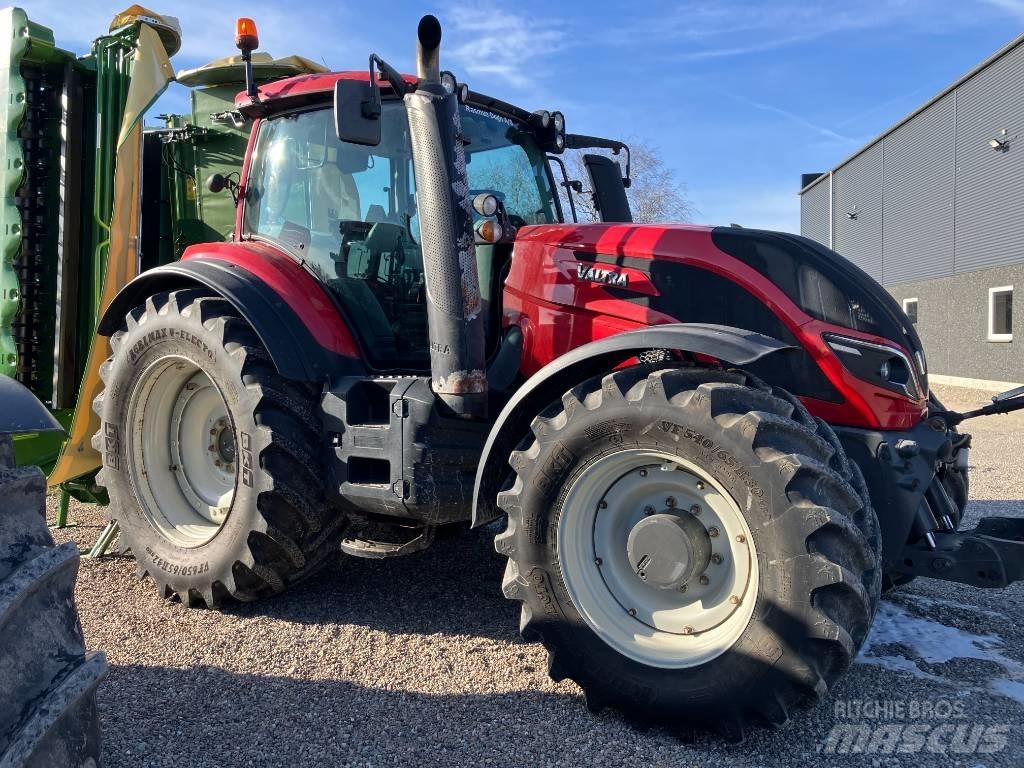 Valtra T234 V الجرارات