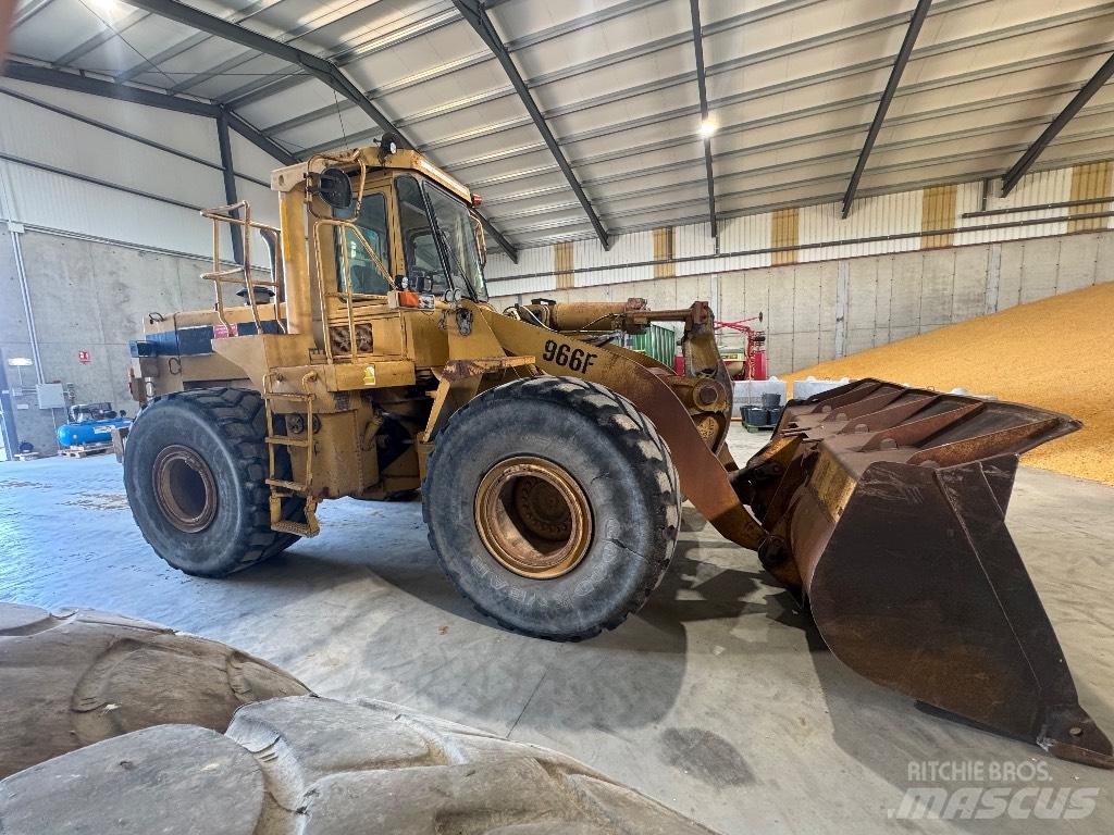 CAT 966 F لوادر بعجل