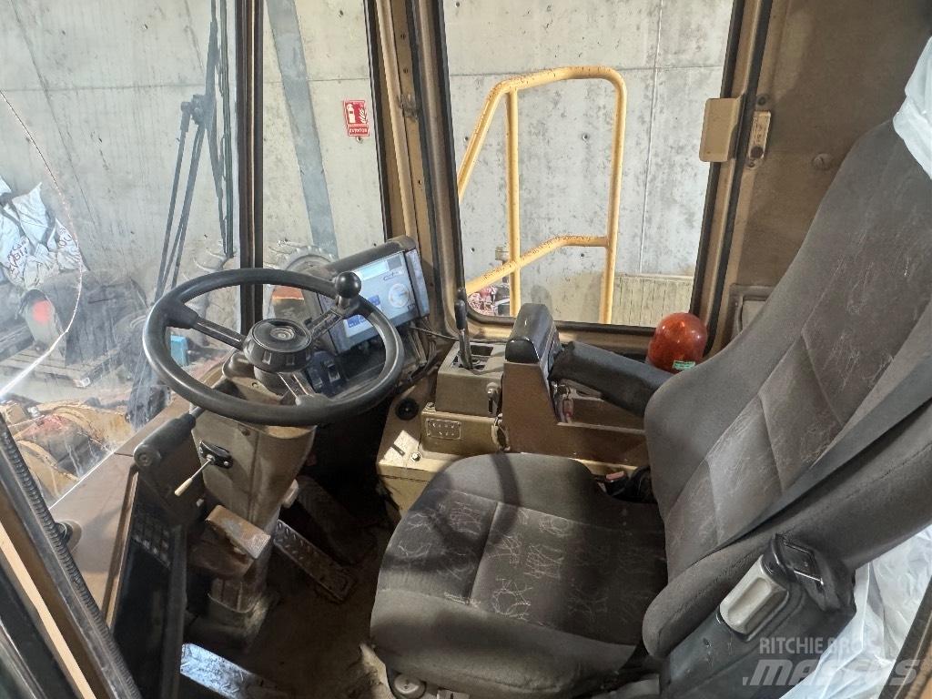 CAT 966 F لوادر بعجل
