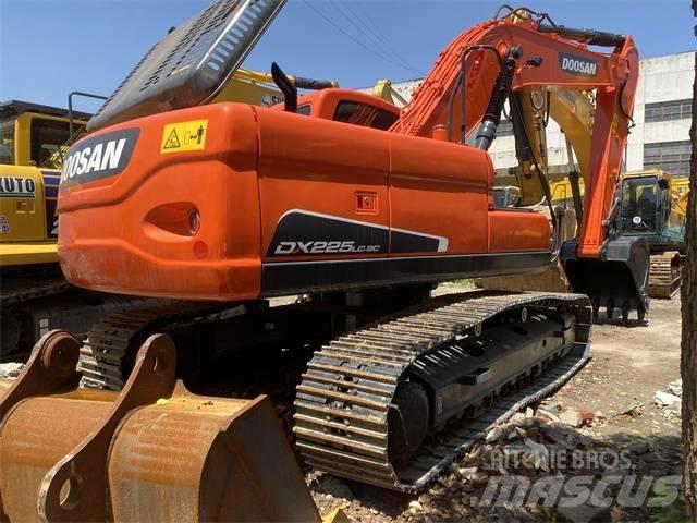 Doosan DX 225 LC حفارات زحافة