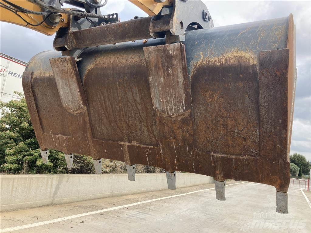 Liebherr L 526 لوادر بعجل
