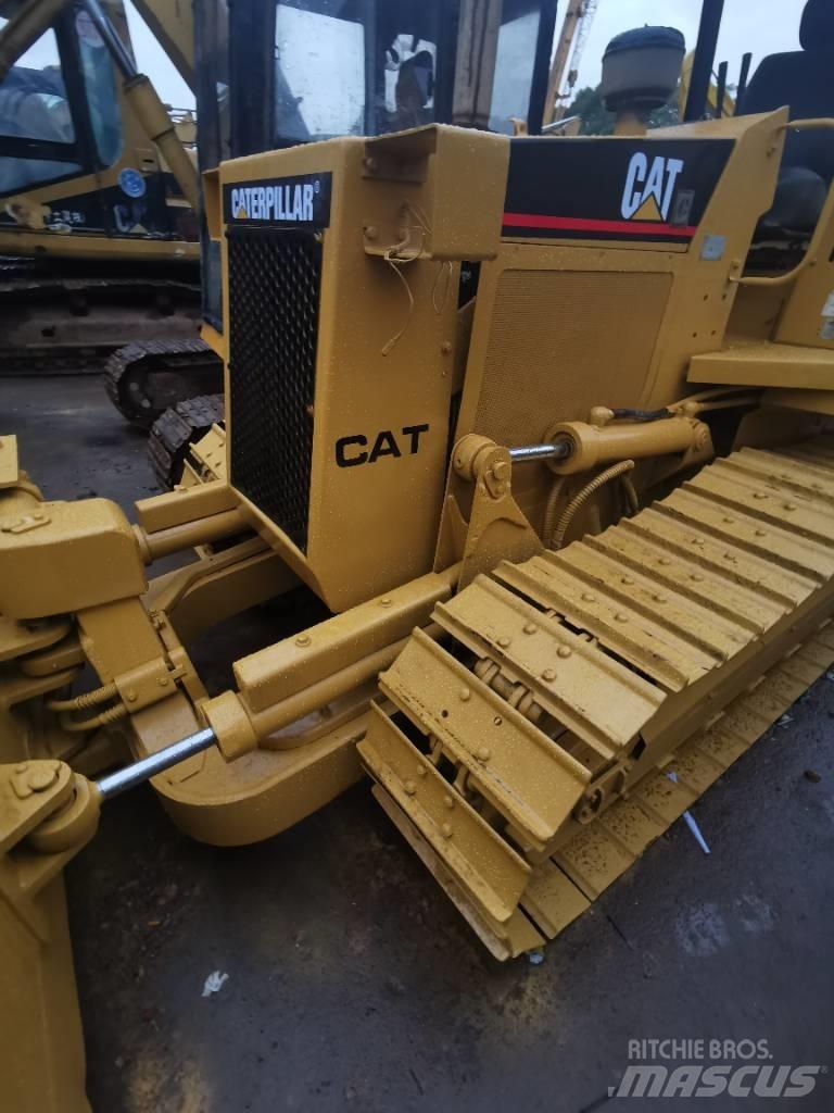CAT D 3 C بلدوزرات مجنزرة