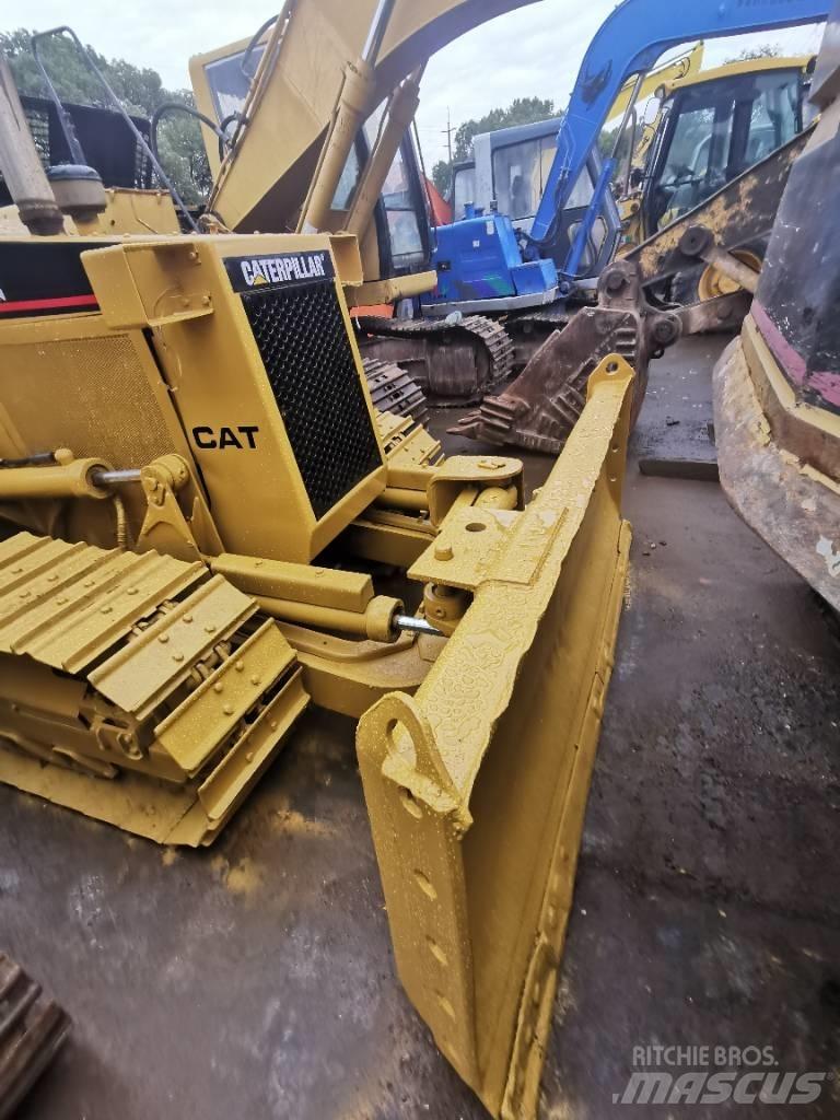 CAT D 3 C بلدوزرات مجنزرة