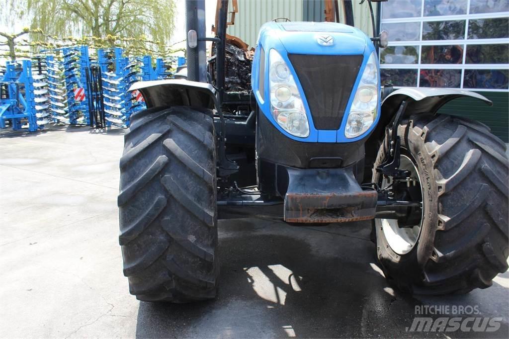 New Holland T7030 الجرارات