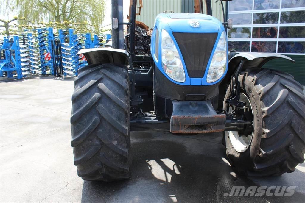 New Holland T7030 الجرارات
