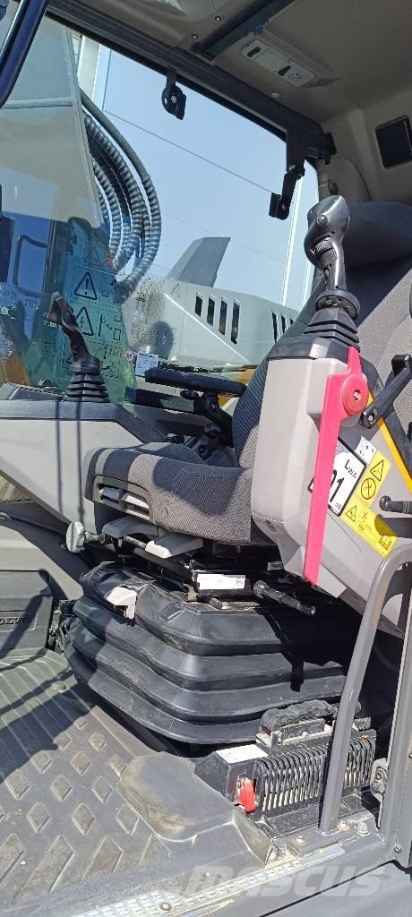 Volvo ECR235EL حفارات زحافة