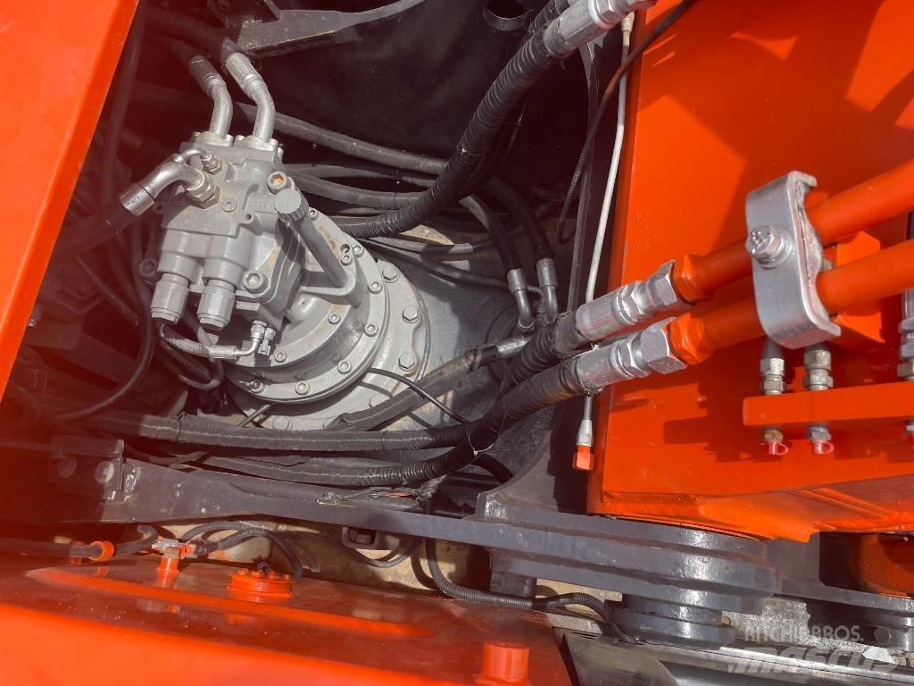 Hitachi ZX 200 حفارات زحافة