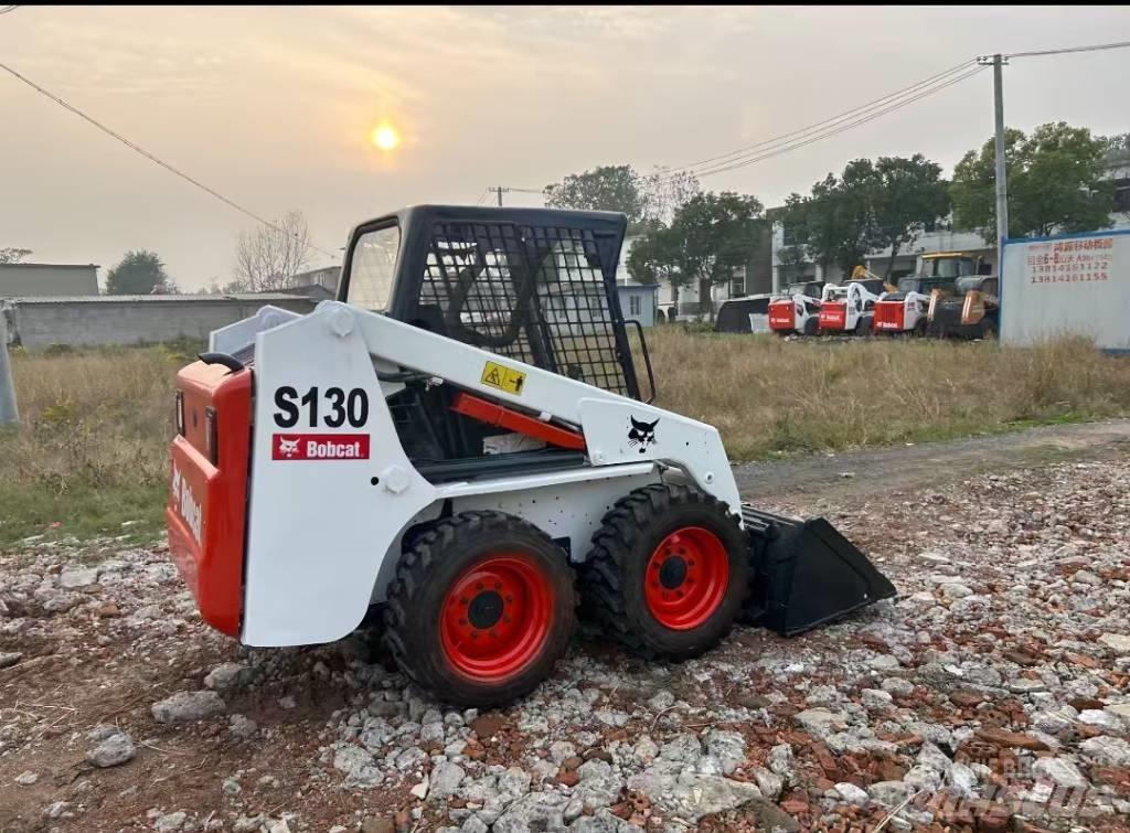 Bobcat S 130 لوادر انزلاقية التوجيه