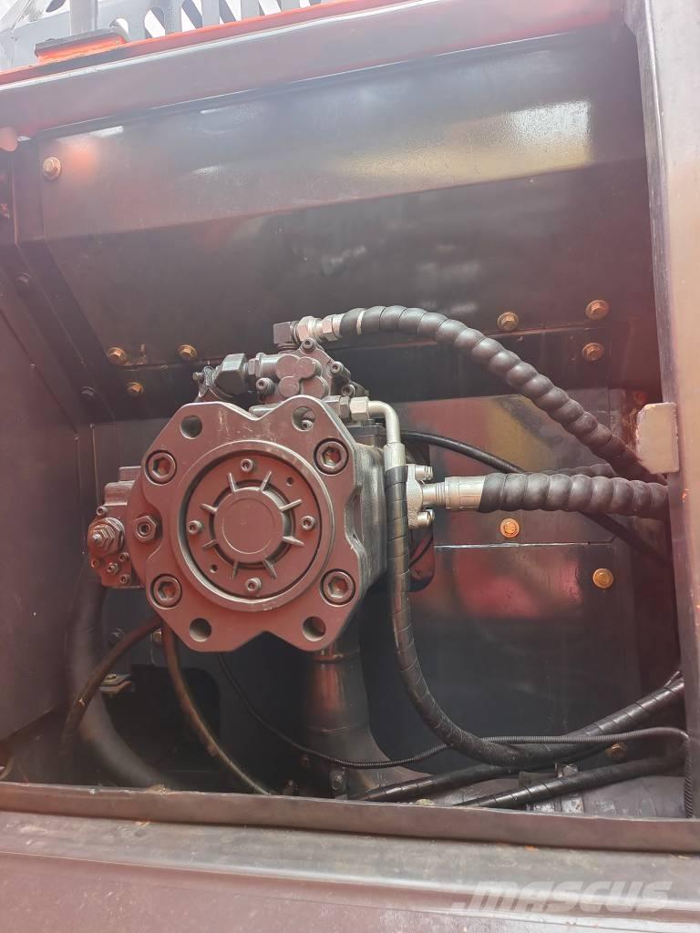 Doosan DX 300 LC حفارات زحافة