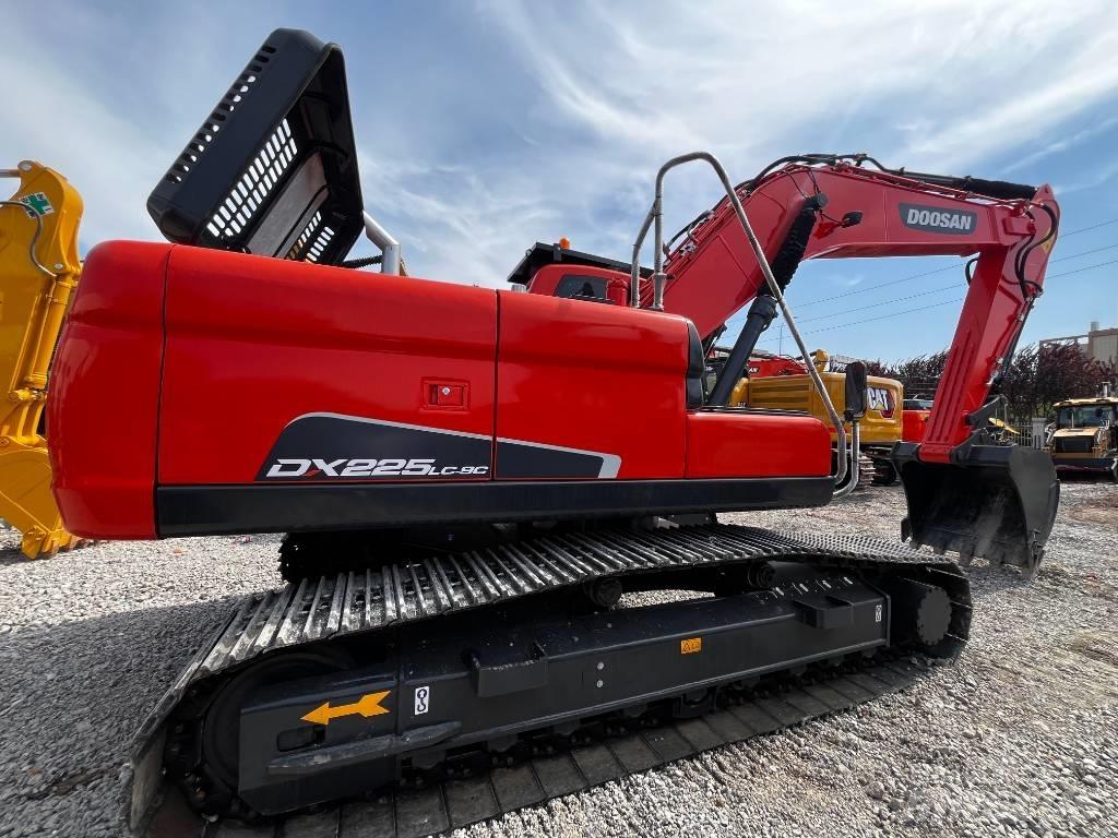 Doosan DX 225 حفارات زحافة