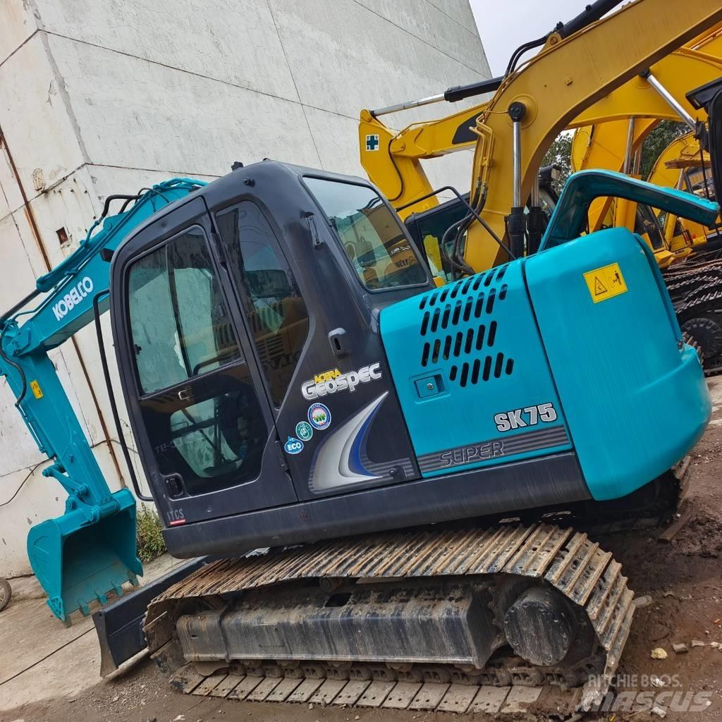 Kobelco SK 75 حفارات وسط 7 طن - 12 طن