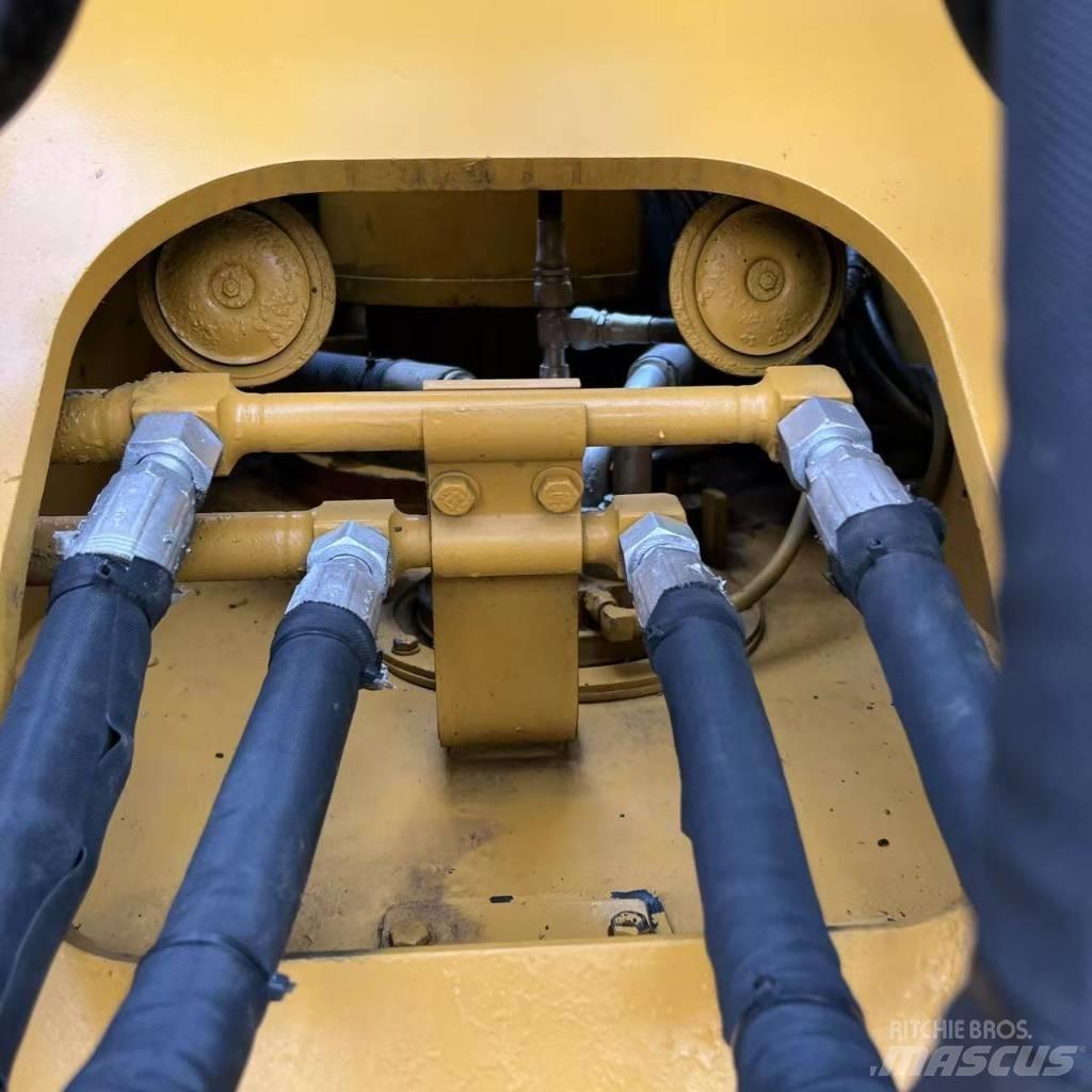 CAT 320D2 حفارات وسط 7 طن - 12 طن