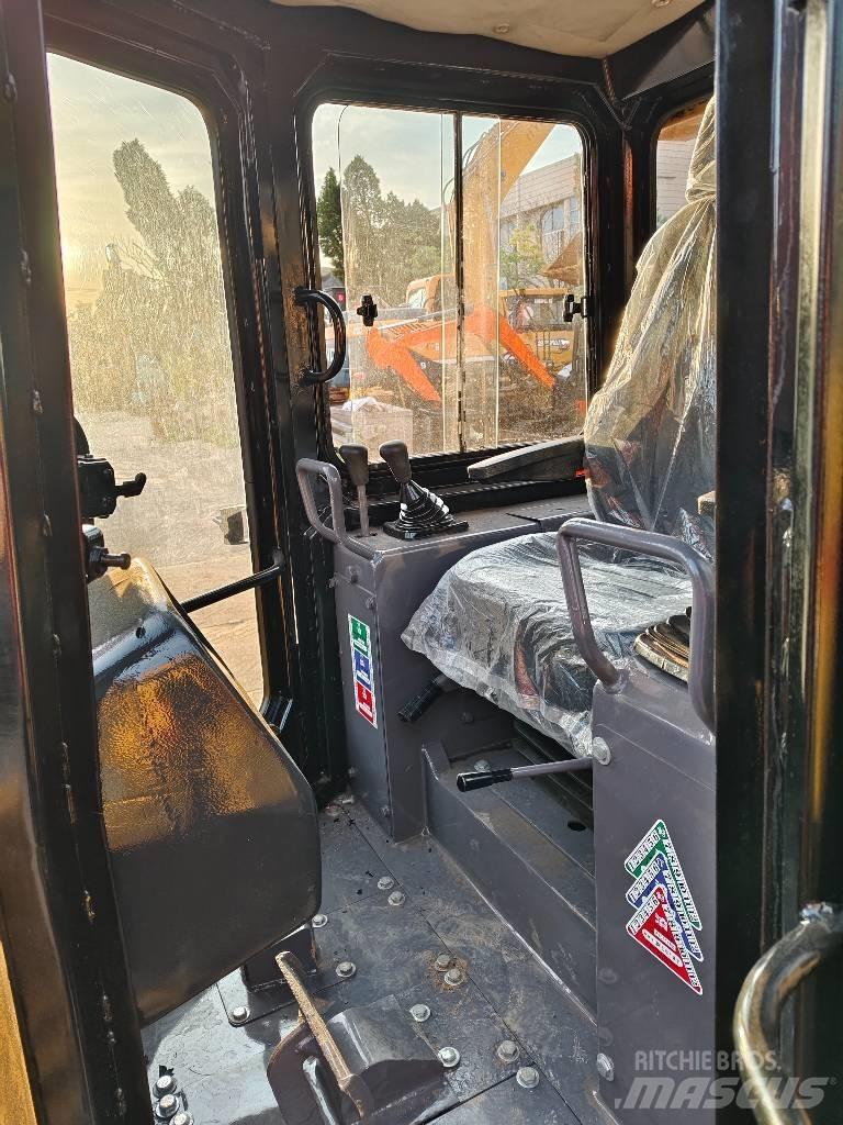 CAT D 5 K بلدوزرات مجنزرة