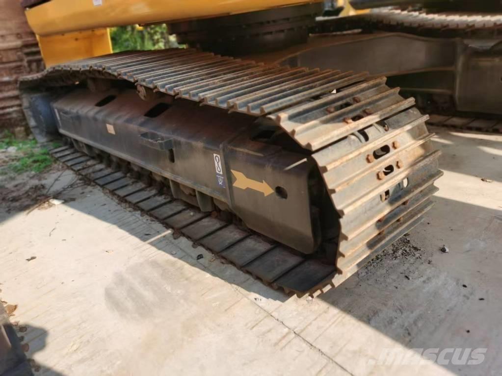 Komatsu PC 220-7 حفارات زحافة