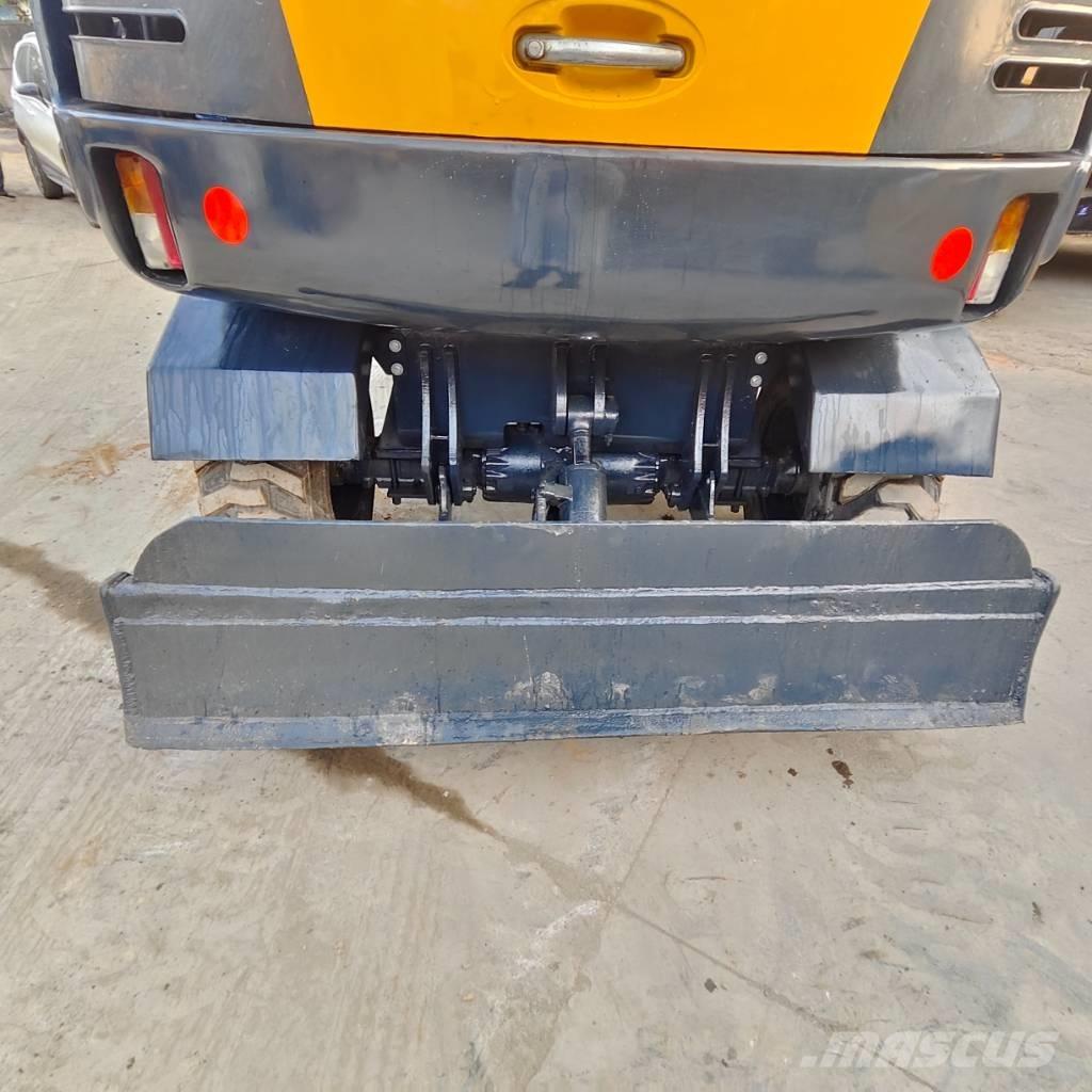 Hyundai R60W حفارات بعجل