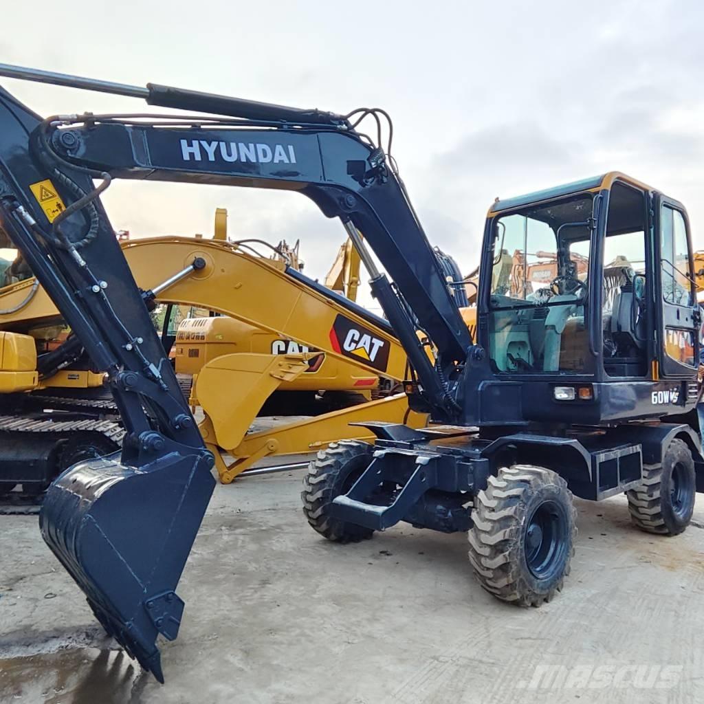 Hyundai R60W حفارات بعجل
