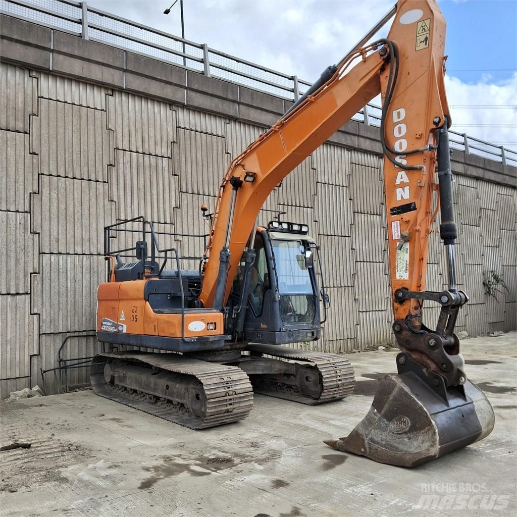 Doosan DX 140 LC حفارات زحافة