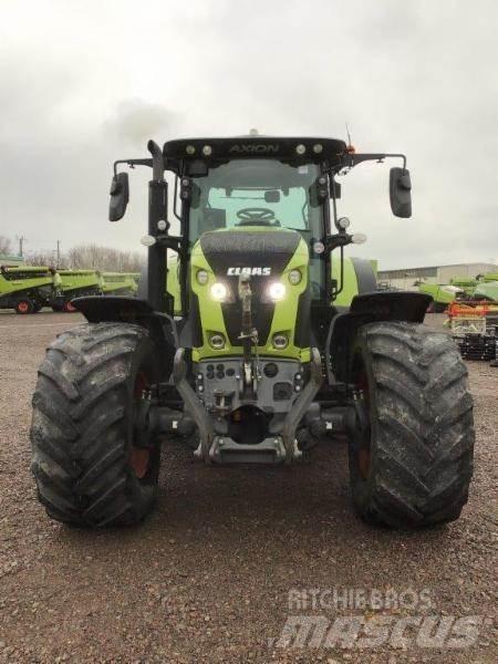CLAAS AXION 810 الجرارات