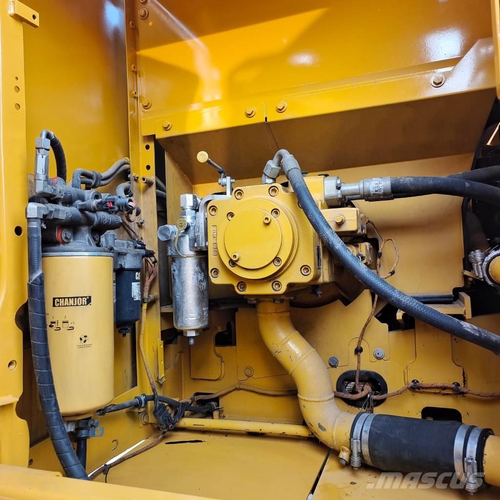 CAT 320 GC حفارات زحافة