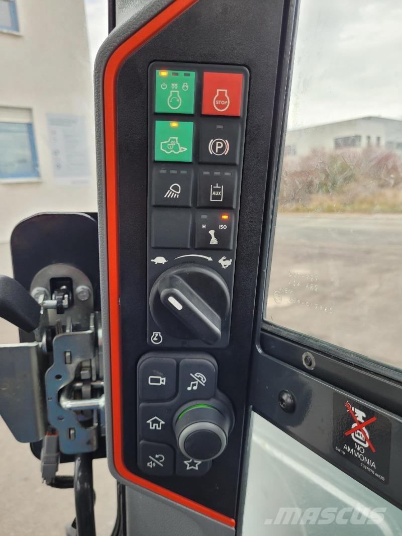 Bobcat S76 لوادر صغيرة