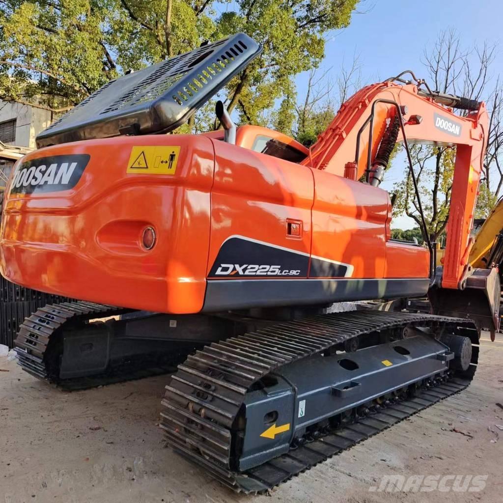 Doosan DX 225 LC حفارات زحافة