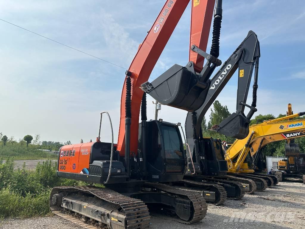 Hitachi ZX200 حفارات زحافة