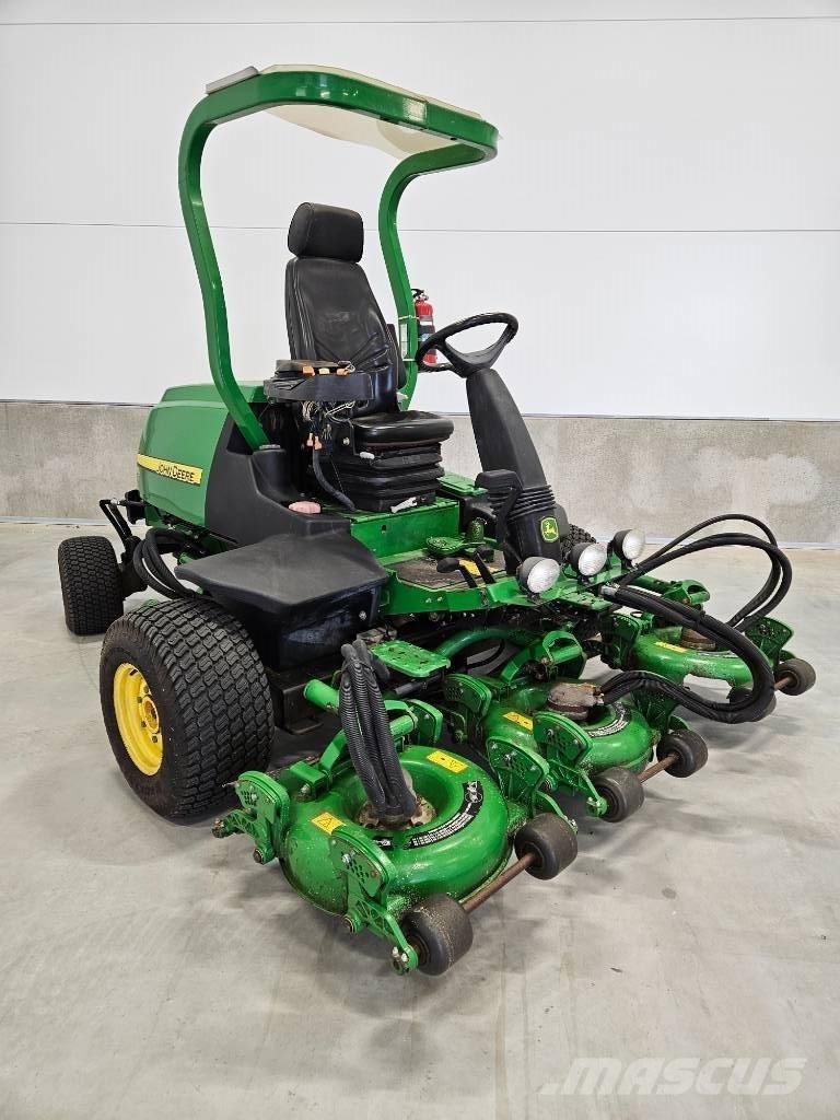 John Deere 8800 ركوب الحشائش