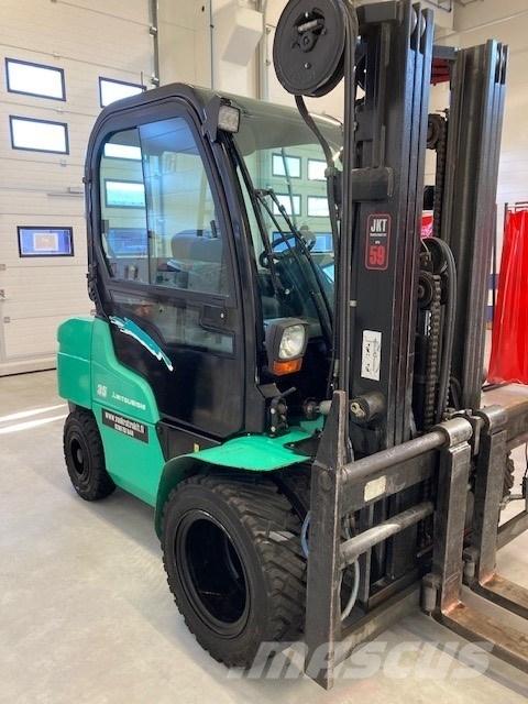 Mitsubishi FD35N شاحنات الديزل