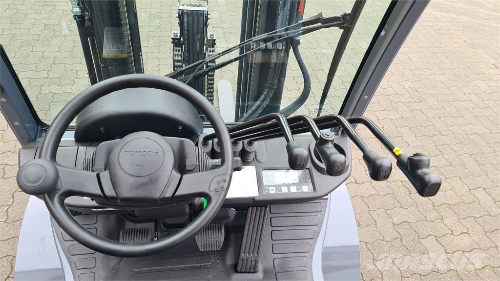 Toyota 02-8FGF25 شاحنات LPG