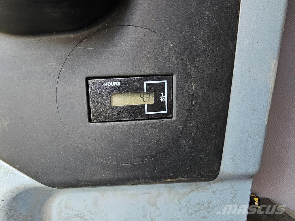 Hyundai R215L حفارات زحافة