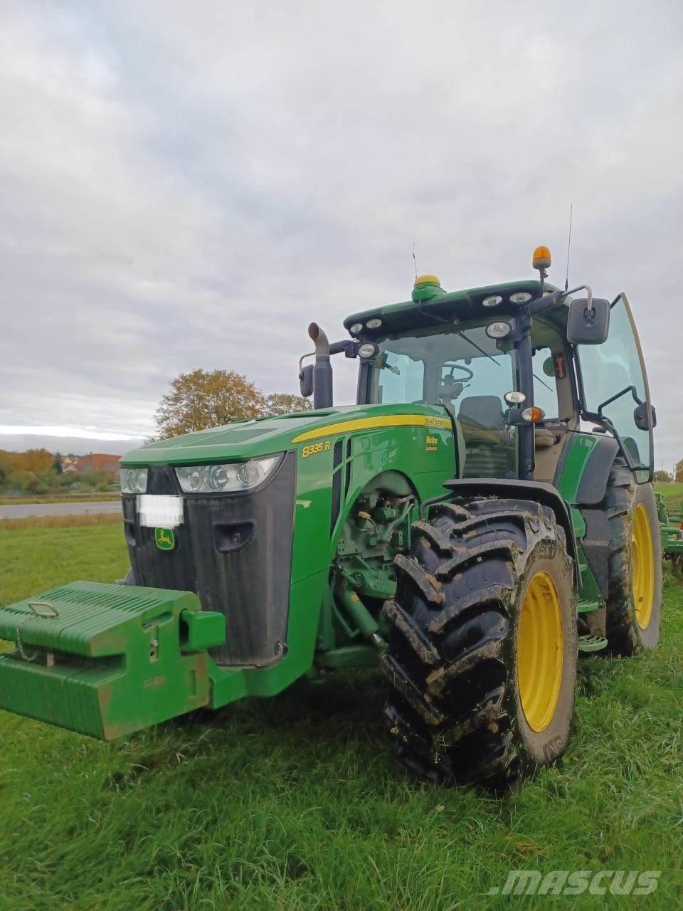 John Deere 8335R الجرارات