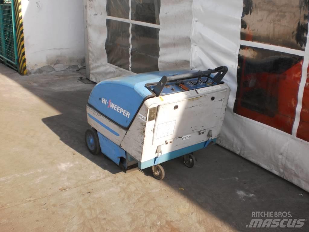 Toyota 4QBW9     V-1769 ماكينات أخرى لتجهيز الأراضي