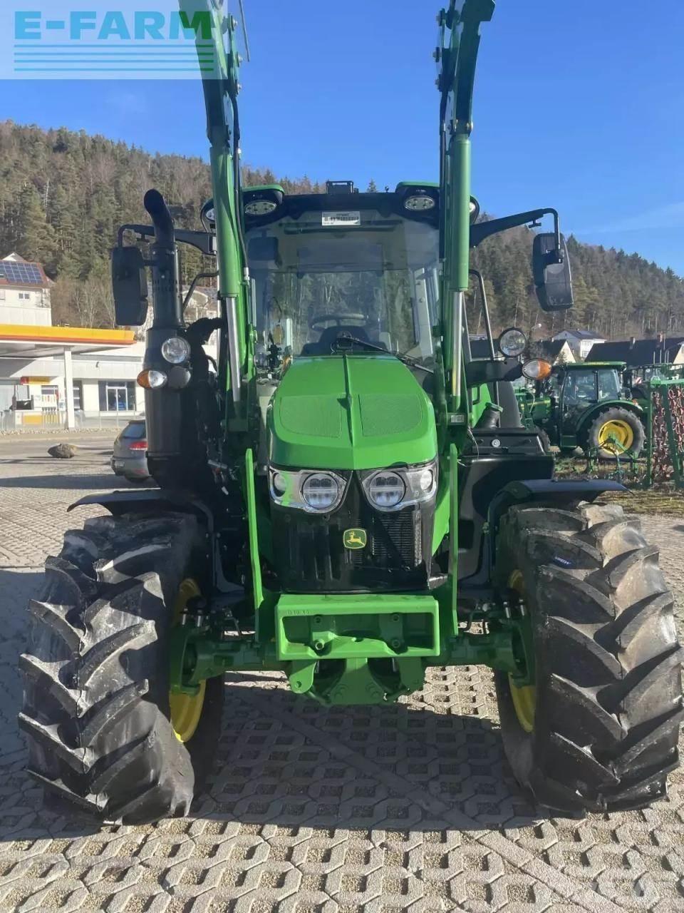 John Deere 6100m الجرارات