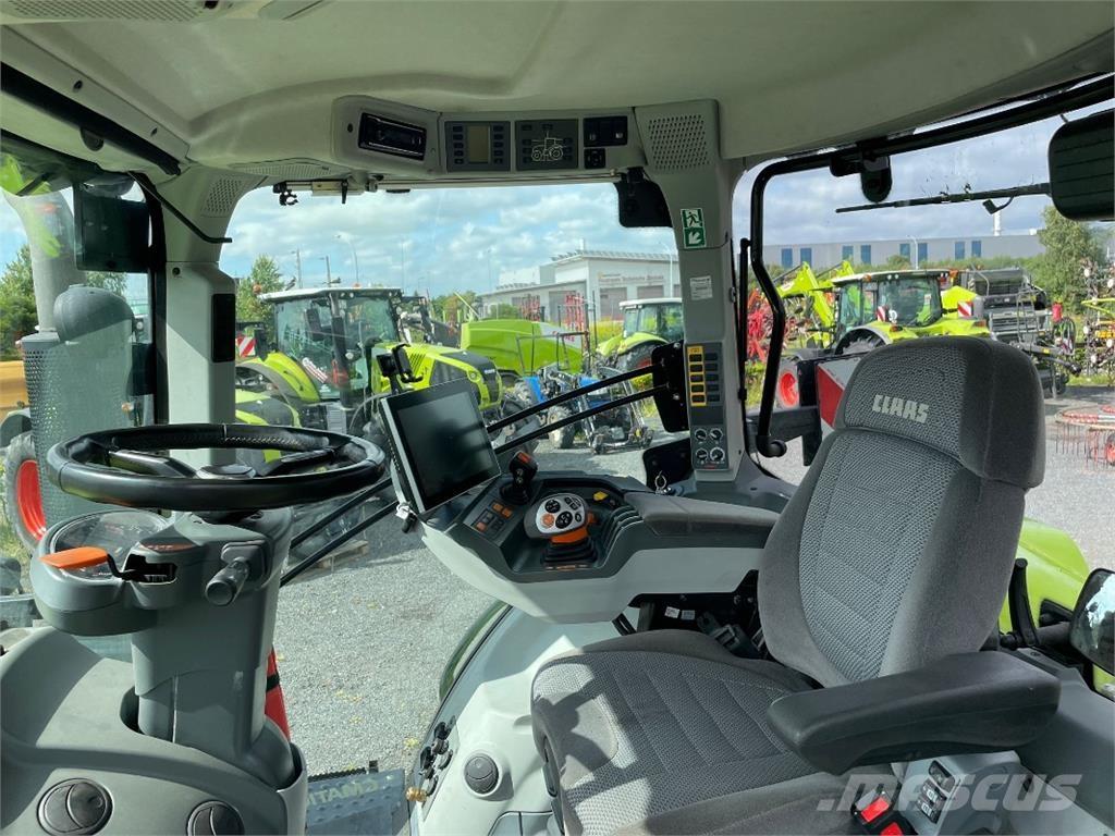 CLAAS Axion 810 CM الجرارات