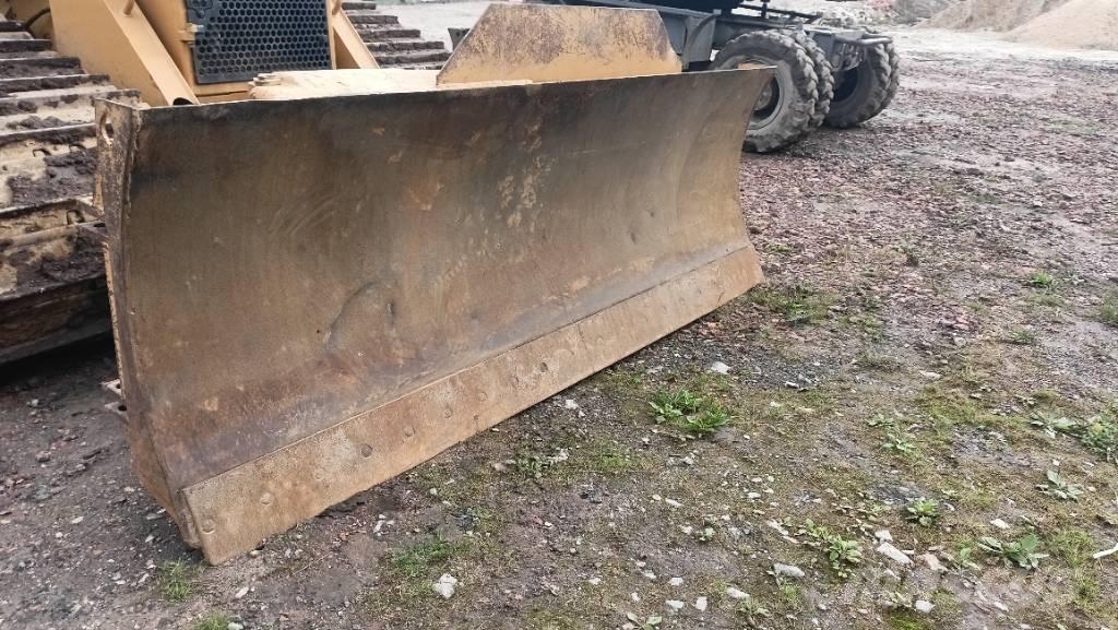 CAT D5H LGP بلدوزرات مجنزرة