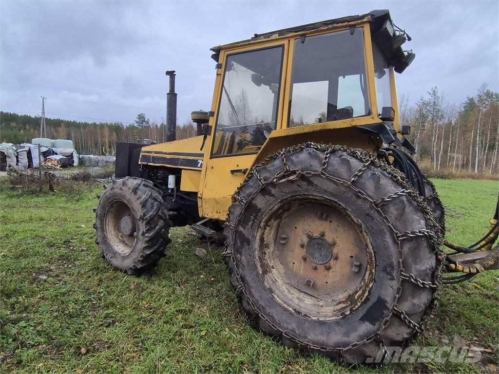 Valtra 715M الجرارات