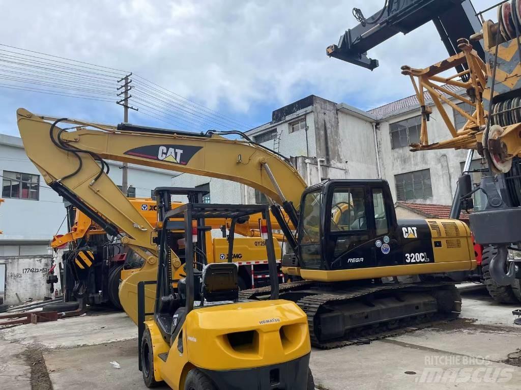 Komatsu FD 30 T-16 شاحنات الديزل
