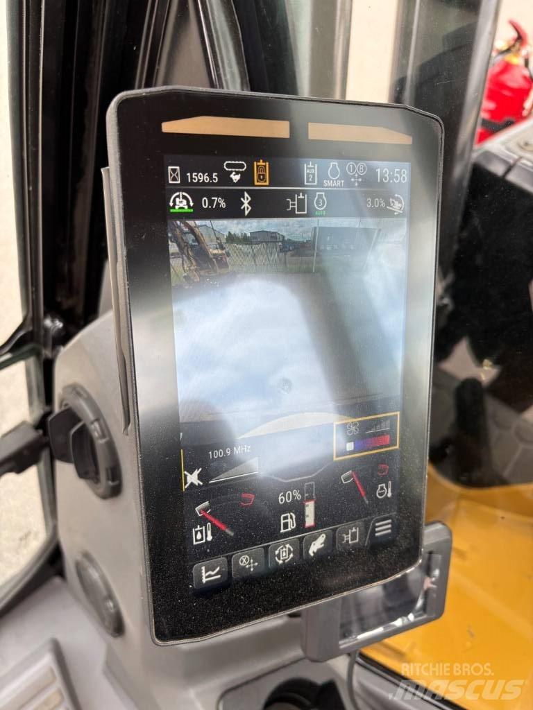 CAT 310 حفارات زحافة