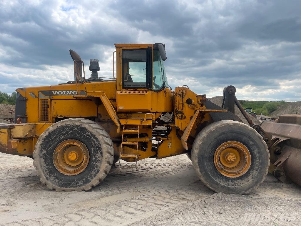 Volvo L 180 C لوادر بعجل